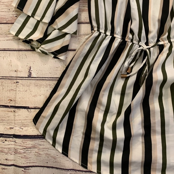 Off-the-Shoulder Bell Sleeve Pullover Blouse - Picture 3 of 4